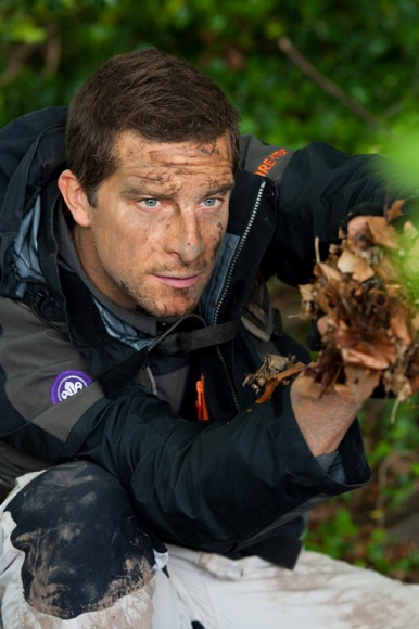 Bear Grylls wraca i zaprasza do „piekła”… Sport, BIZNES - Jesienią polscy widzowie będą mogli zobaczyć aż dwa nowe programy z udziałem tego znanego na całym świecie podróżnika i mistrza survivalu. W czwartek (3 października) o godz. 22 na Discovery Channel wyemitowany zostanie pierwszy odcinek z serii „Bear Grylls: Ucieczka z piekła”.