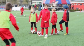 Kataloński klub piłkarski spełniła marzenia chorego chłopca Sport, BIZNES - Na zaproszenie FCB Escola Varsovia do Warszawy przyjechał 12-letni Damian Grining ze Starogardu, który jest wielkim kibicem FC Barcelona. Wziął on udział w treningu młodzieżowej drużyny katalońskiego klubu, zorganizowanym przez szkołę specjalnie dla niego.