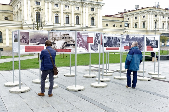 Witkiewicz i Witkacy. Dwa zakopiańskie pokolenia Sztuka, LIFESTYLE - Witkiewicz i Witkacy. Dwa zakopiańskie pokolenia Wystawa plenerowa przed Galerią Krakowską