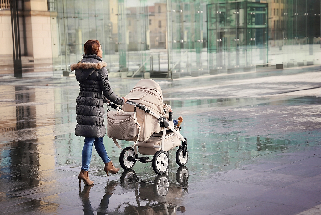 Mama wie lepiej: jak rozsądnie wybrać wygodną spacerówkę?