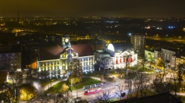 „Śląsk z lotu ptaka” – poznaj autora niezwykłych fotografii Sztuka, LIFESTYLE - Już we wtorek w Galerii na Poziomie w Agorze Bytom odbędzie się spotkanie z Robertem Neumannem – autorem fotografii prezentowanych na wystawie „Śląsk z lotu ptaka”. Wykonane dronem zdjęcia ukazują różnorodność i piękno regionu. Wydarzenie o godz. 17.00. Wstęp wolny.