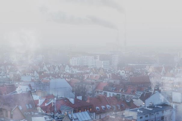 Polacy wiedzą o smogu coraz więcej i popierają programy wymiany pieców