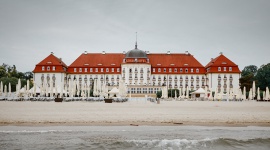 GRAND HOTEL | SOPOT. Aukcja kolekcji Sztuka, LIFESTYLE - Już 21 czerwca w Warszawie, a kilka dni później w Sopocie otwarta zostanie najbardziej wakacyjna wystawa tego lata. Zobaczyć będzie można na niej wyjątkowe dzieła sztuki i inne obiekty pochodzące z wnętrz kasyna i hotelu Grand Hotel Sopot