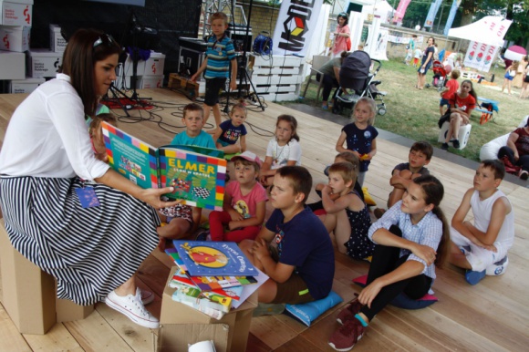 W Szczebrzeszynie dzieci szukają języka polskiego w trzcinie