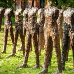 Rzeźby Abakanowicz z kolekcji Robina Williamsa