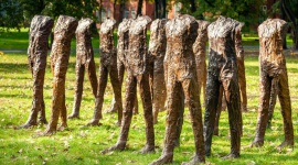 Rzeźby Abakanowicz z kolekcji Robina Williamsa