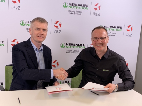 Herbalife Nutrition nowym sponsorem Polskiej Ligi Siatkówki Sport, BIZNES - Firma Herbalife Nutrition została sponsorem Polskiej Ligi Siatkówki S.A. Współpraca rozpocznie się podczas marcowych rozgrywek Finałów Pucharu Polski Kobiet i Mężczyzn.