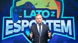 Prezydent Andrzej Duda na pikniku Lato z esportem BIZNES, Polityka - W Ogrodzie Belwederskim marka LOTTO przygotowała piknik esportowy, który swoją obecnością uświetnił Prezydent Andrzej Duda.