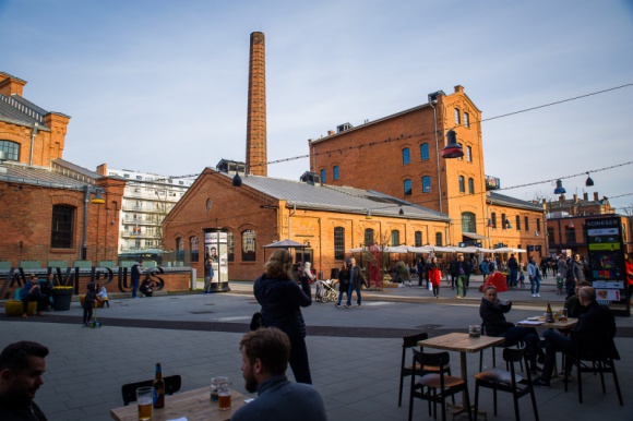 Rozpoczyna się Artystyczna Jesień na Pradze Sztuka, LIFESTYLE - Przed nami Artystyczna Jesień w Centrum Praskim Koneser. Do końca roku codziennie organizowane będą spektakle, koncerty, targi, wystawy, wernisaże i różnego rodzaju warsztaty.