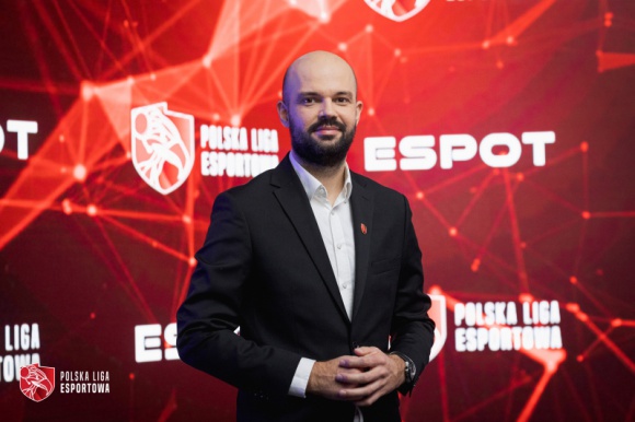 Polska Liga Esportowa S.A. podsumowuje 2020 rok Sport, BIZNES - Esport w Polsce jest zjawiskiem stosunkowo nowym, jednak rozwijającym się w sposób bardzo dynamiczny – zarówno pod kątem organizacyjnym, społecznym jak i ekonomicznym wynika z raportu „Polska Liga Esportowa - 2020”.